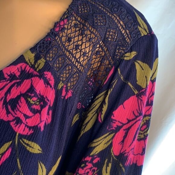 Express Navy Pink Blue Scoop Neck 3/4 Bell Sleeves Lace Elastic Waist Crop Top - Picture 4 of 13